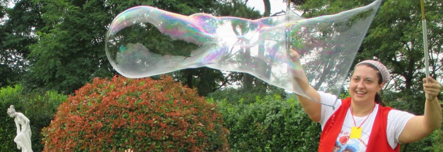 Spettacoli di bolle di sapone e bolle giganti per feste, eventi, compleanni - animazione per bimbi Gli Amici di Ale e Samu Varese Gallarate e Milano